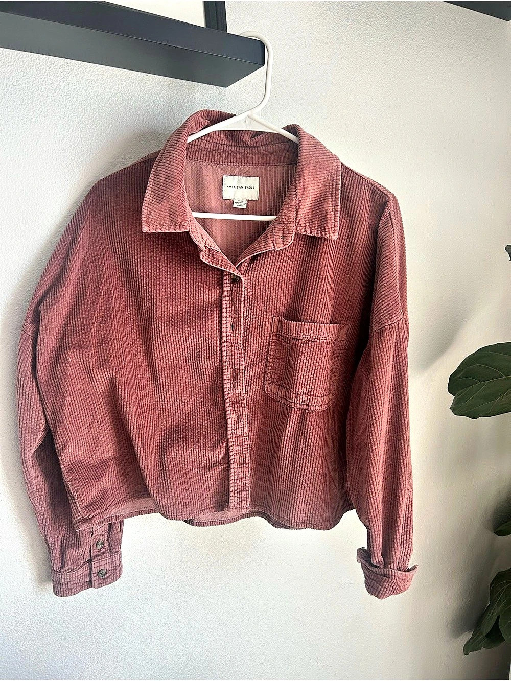 American Eagle AE Cropped Corduroy Button-Up Shirt Pink Medium